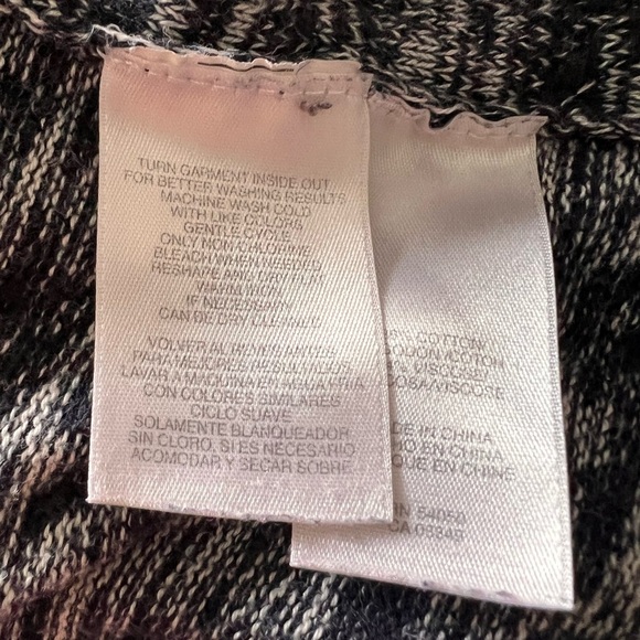 Jones New York Black and Gray Cardigan.- M - Picture 5 of 11